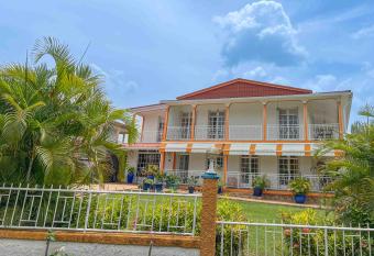 Domaine Lyscelle allows 18 year olds to book a room