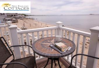 The Viola Cottage has Balcony rooms