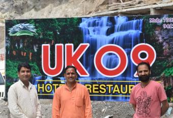 Uk09 hotel & Restaurant has Balcony rooms