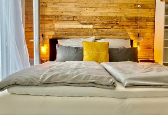 Apartment Am Staden - Living in Style mit K  che, Bad, Balkon, Boxspringbett, WiFi, Workation, Option Parking has Balcony rooms