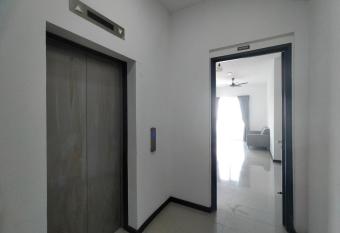 D calton private lift n seaview Hsty has Balcony rooms