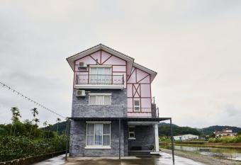       Villa has Balcony rooms