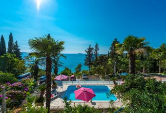 Boutique B&B Villa Carmen has Balcony rooms