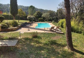 Comorebi Provence has Balcony rooms