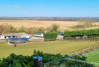 Willowcroft has Balcony rooms