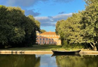 Ch  teau de Roquelune allows 18 year olds to book a room