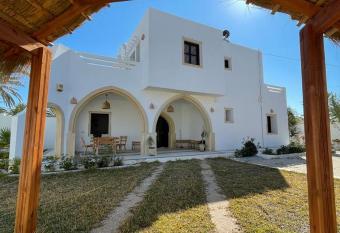 Villa Louiza has Balcony rooms