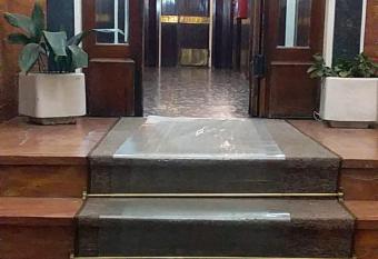 AHIV   EspacioTemporal - 2 allows 18 year olds to book a room