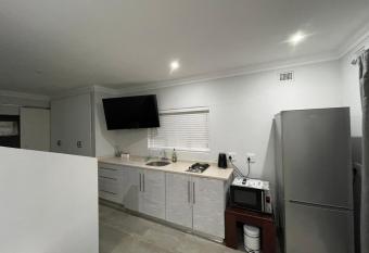 Guest house on Gillian Unit 6 has Balcony rooms