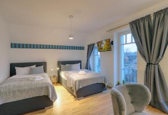 Bunter Bock / Die Harz-Urlaubs-Alm allows 18 year olds to book a room