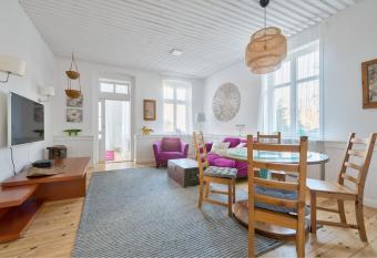 Dom & House - Apartamenty Kamienica Sopocka allows 18 year olds to book a room