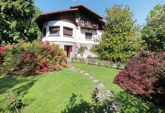 Villa Magnolia has Balcony rooms