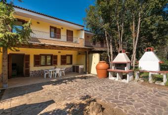 Oasi Verde Porto Pino has Balcony rooms