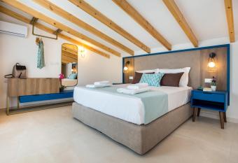 Elegant Corner has Balcony rooms