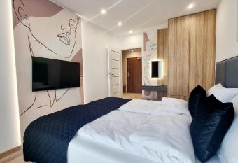 NOOK NOOK Apartments Bytkowska 103 allows 18 year olds to book a room