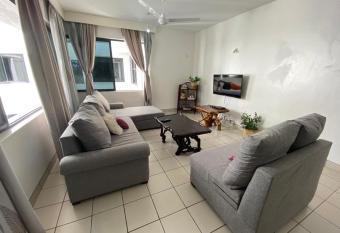 Modern Mombasa home in Nyali - 3 min drive to the beach & malls allows 18 year olds to book a room