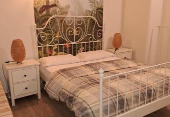 charming apartment allows 18 year olds to book a room