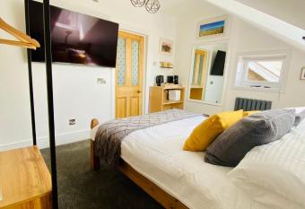 Pierremont En-Suite Rooms allows 18 year olds to book a room
