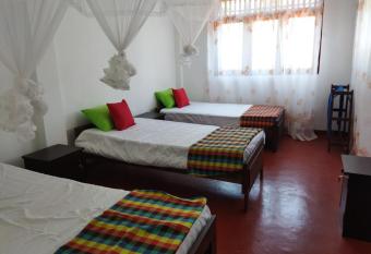 7 guest 3room apartment has Balcony rooms