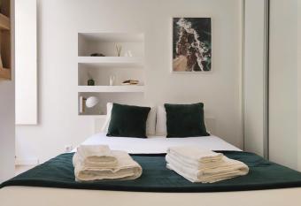 Terrace - Green Essence Apartment has Balcony rooms