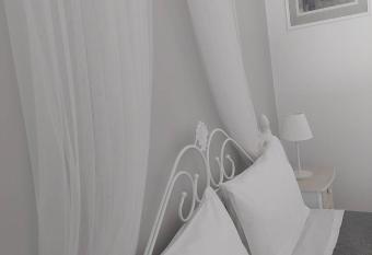 Anezinas place has Balcony rooms