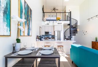 Views of Mountain and City 2 Story Loft - Parking 4057 has rooms with a private hot tub