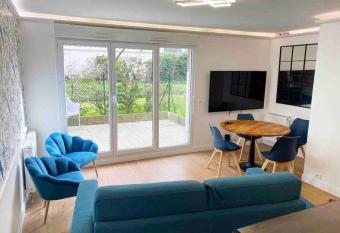 FLORA2 has Balcony rooms