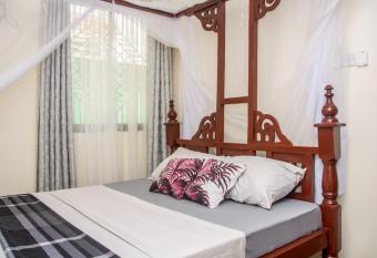 Amarossi Elephant-One Bedroom Apartment,Mtwapa has Balcony rooms