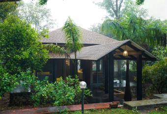 SaffronStays The Glasshouse, Panchgani - beautiful glass villa for couples allows 18 year olds to book a room