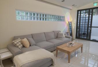 Zhou Ping has Balcony rooms