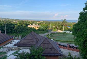 N&A Palace has Balcony rooms