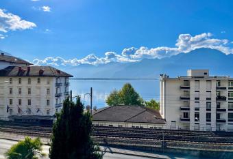 Florimont Single Lake View Room - Self Check-in allows 18 year olds to book a room