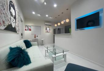 Unique Small Home Close to Hard Rock Downtown Beach allows 18 year olds to book a room