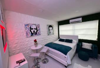 Fun Apartment Studio Queen Bed Lux 9 allows 18 year olds to book a room