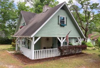 Cottage at the Beach has Balcony rooms