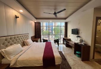 Hotel mauji s legacy allows 18 year olds to book a room