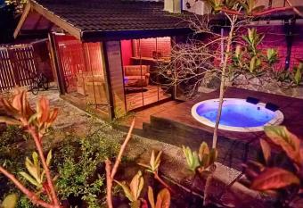 Karma Natura Treehouse has Balcony rooms