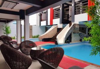 Casa Demetria Duplex Hot Spring Resort Laguna allows 18 year olds to book a room