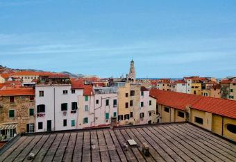 Corso Inglesi 94 has Balcony rooms