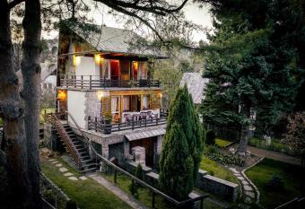 Ostoya Sulistrowiczki allows 18 year olds to book a room