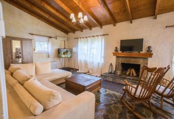 Raise Polydrosos Mountain stay has rooms with a private hot tub