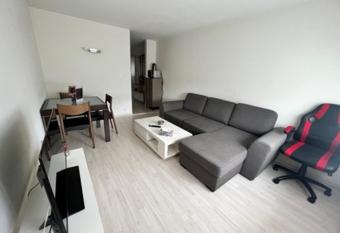 Beautiful 2.5 Room Apartment in Lucerne (Luzern)36 allows 18 year olds to book a room