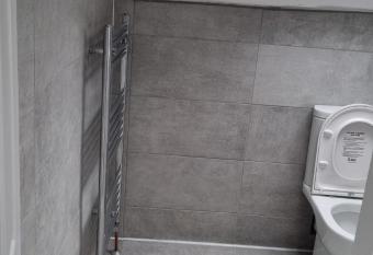 Balcony apartment - Central Croydon *Business travellers* Family & Friends* Contractors* has Balcony rooms