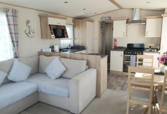 Vista Al Mar, Seaview Caravan Park, Whitstable has Balcony rooms