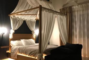 Villa White Luxury Residence has rooms with a private hot tub