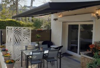 Gite La vall  e du silence has Balcony rooms