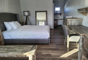 Parkside Inn allows 18 year olds to book a room