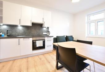 myQuartier Innsbruck City Apartments has Balcony rooms