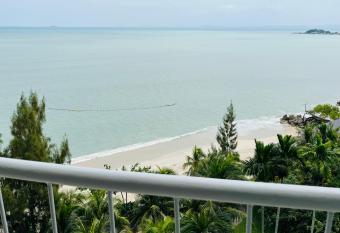 Paradise by the Sea in Penang by Veron at Rainbow Paradise has Balcony rooms