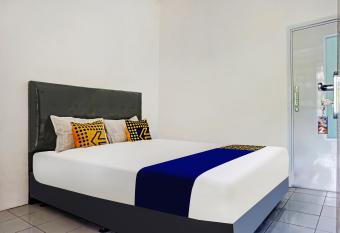 OYO 90928 Wisma Asri Putra Syariah allows 18 year olds to book a room